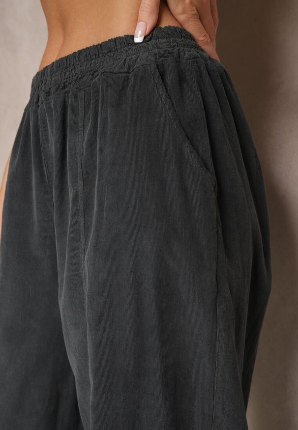 Renee - Ciemnoszare Bawełniane Spodnie High Waist w Klasycznym Stylu Arivora. Okazja: na co dzień. Stan: podwyższony. Kolor: szary. Materiał: bawełna. Styl: klasyczny