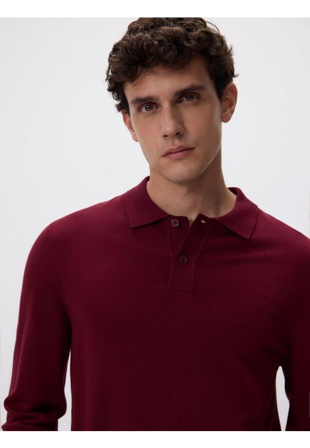 Reserved - Wiskozowy sweter polo - bordowy. Typ kołnierza: polo. Kolor: czerwony. Materiał: wiskoza
