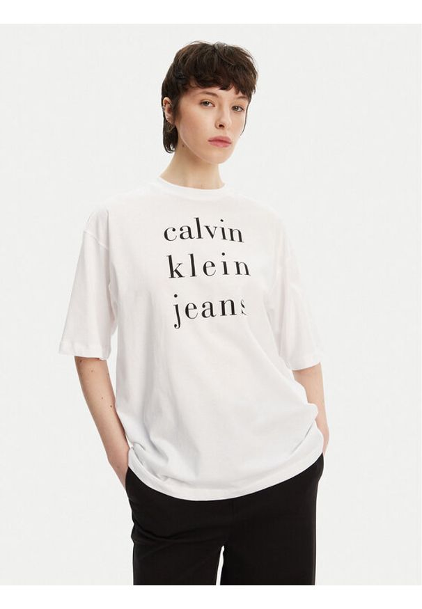 Calvin Klein Jeans T-Shirt LV047B827G Biały Relaxed Fit. Kolor: biały. Materiał: bawełna