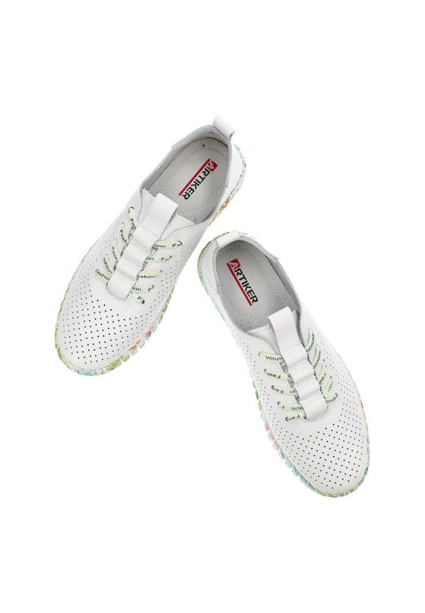 Białe Półbuty Artiker Wygodne Sneakersy Damskie. Kolor: biały. Materiał: skóra. Szerokość cholewki: normalna. Wzór: nadruk