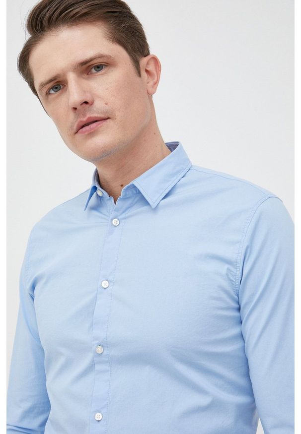 BOSS koszula BOSS CASUAL męska slim z kołnierzykiem klasycznym. Okazja: na co dzień. Typ kołnierza: kołnierzyk klasyczny. Kolor: niebieski. Materiał: włókno, tkanina. Wzór: gładki. Styl: casual, klasyczny