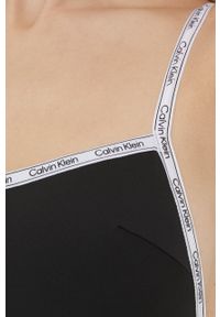 Calvin Klein strój kąpielowy kolor czarny lekko usztywniona miseczka. Kolor: czarny. Materiał: poliester, dzianina. Wzór: gładki #2