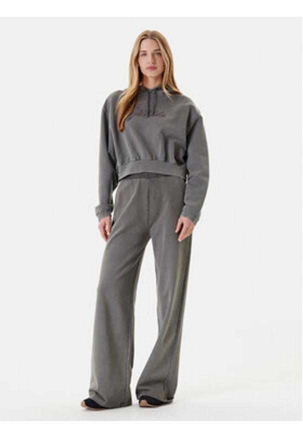 Guess Spodnie dresowe V5RB17 KCOS1 Szary Regular Fit. Kolor: szary. Materiał: bawełna