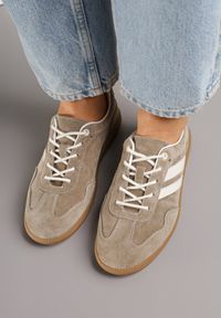 Born2be - Ciemnobeżowe Sneakersy w Stylu Tenisówek ze Skórzaną Wkładką z Geometrycznym Zdobieniem Melamira. Okazja: na co dzień. Kolor: beżowy. Materiał: skóra. Wzór: aplikacja, geometria #6