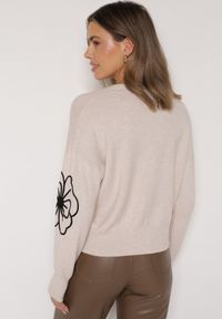 Born2be - Beżowy Kardigan na Guziki w Haftowane Kwiaty Tustara. Okazja: na co dzień. Kolor: beżowy. Materiał: jeans. Wzór: kwiaty, haft. Styl: casual #4