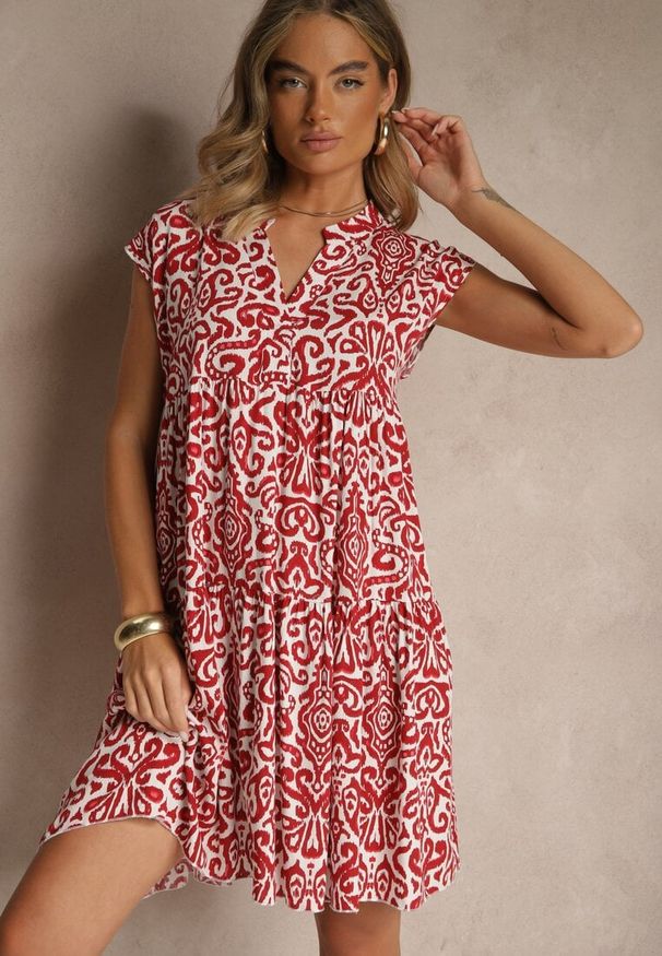 Renee - Czerwona Rozkloszowana Sukienka z Bawełny o Fasonie Oversize Liranda. Kolor: czerwony. Materiał: bawełna. Sezon: lato. Typ sukienki: oversize