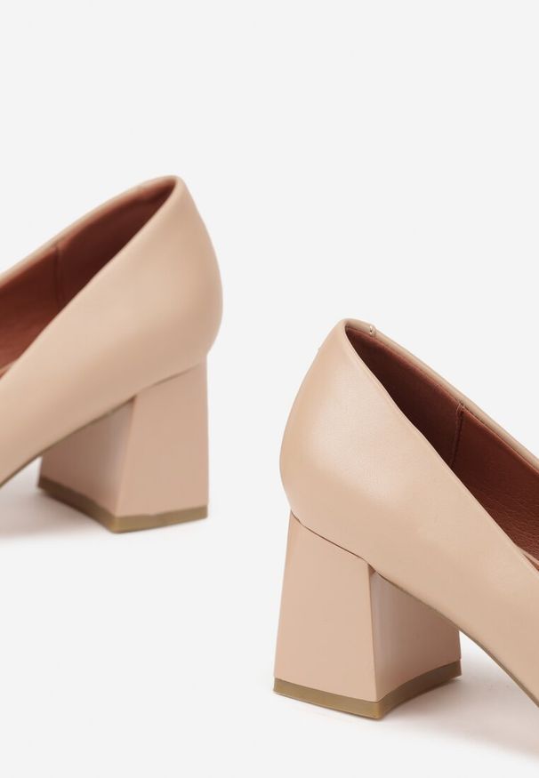 Born2be - Beżowe Klasyczne Czółenka Vices na Słupku z Wkładką ze Skóry Naturalnej Erani. Okazja: na spotkanie biznesowe. Kolor: beżowy. Materiał: skóra. Obcas: na słupku. Styl: klasyczny