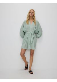 Reserved - Mini sukienka z paskiem - jasnozielony. Kolor: zielony. Materiał: bawełna. Długość: mini