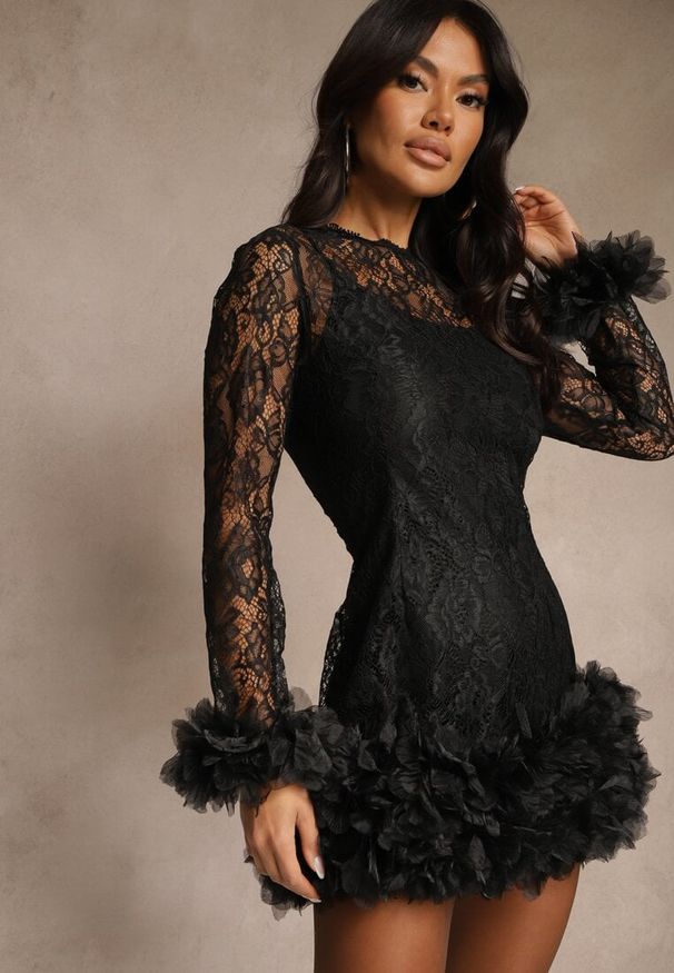Renee - Czarna Dopasowana Koronkowa Sukienka Koktajlowa z Tiulowymi Aplikacjami Kretalia. Okazja: na imprezę. Kolor: czarny. Materiał: koronka, tiul. Długość rękawa: na ramiączkach. Wzór: aplikacja. Typ sukienki: dopasowane. Styl: wizytowy