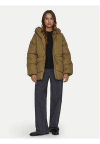 Vila Kurtka zimowa Bumble 14098374 Brązowy Loose Fit. Kolor: brązowy. Materiał: syntetyk. Sezon: zima #6