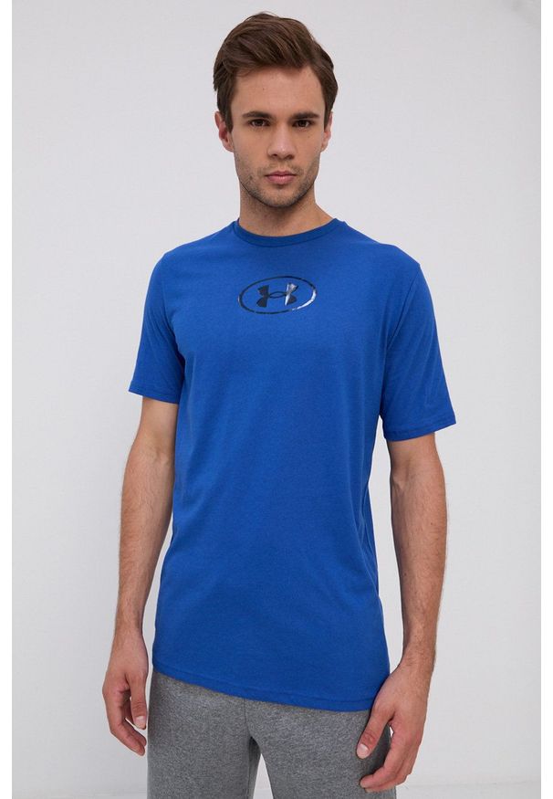 Under Armour - T-shirt. Kolor: niebieski. Materiał: dzianina. Wzór: nadruk