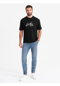 Ombre Clothing - Męskie joggery jeansowe z asymetrycznymi przeszyciami – niebieskie V2 OM-PADJ-0165 - XL. Okazja: na co dzień. Kolor: niebieski. Materiał: jeans. Wzór: aplikacja. Styl: klasyczny, casual, elegancki