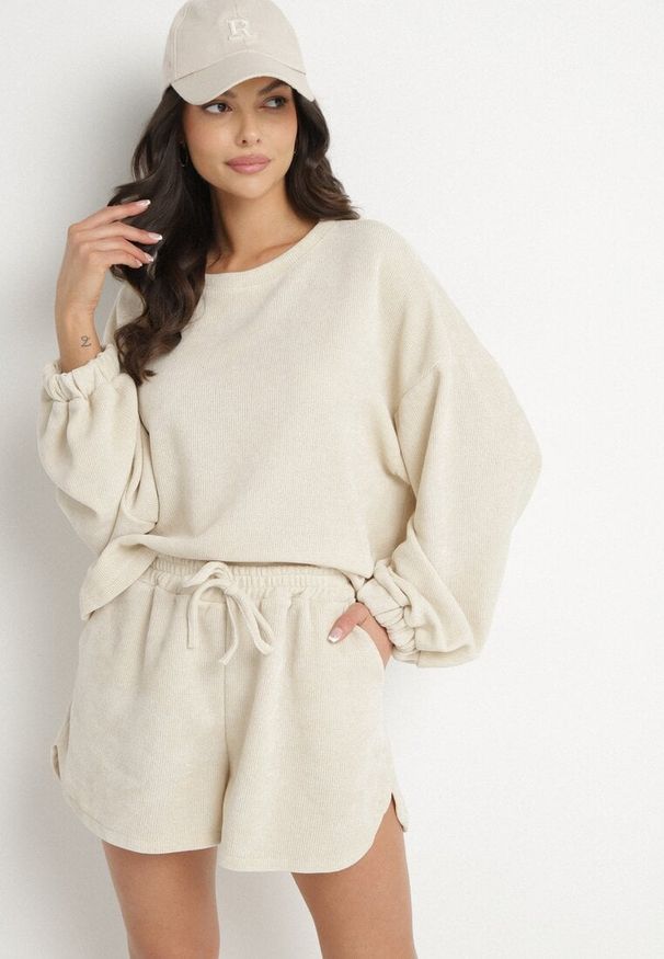 Born2be - Beżowy Dzianinowy Komplet Bluza i Szorty Novanisa. Kolor: beżowy. Materiał: dzianina