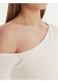 Guess Bluzka W6RP02 KC1J2 Écru Regular Fit. Kolor: kremowy. Materiał: wiskoza #3
