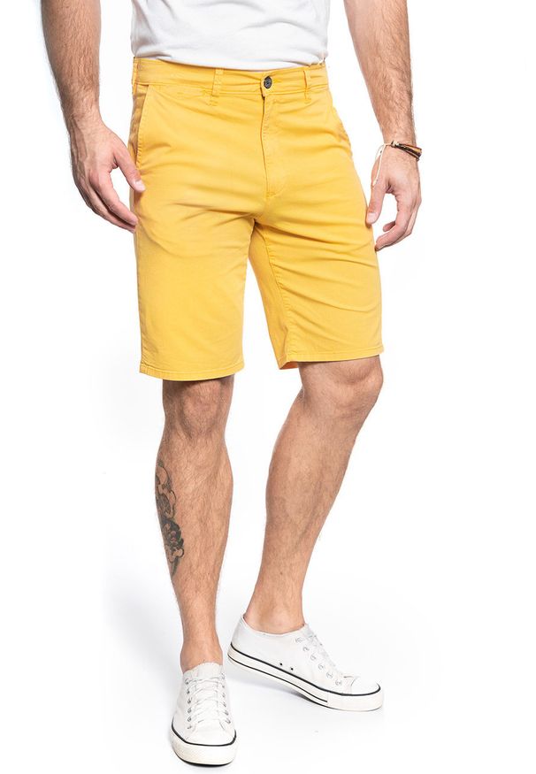 Wrangler - SPODENKI WRANGLER CHINO SHORT MIMOSA YELLOW W14AKM33D. Materiał: materiał