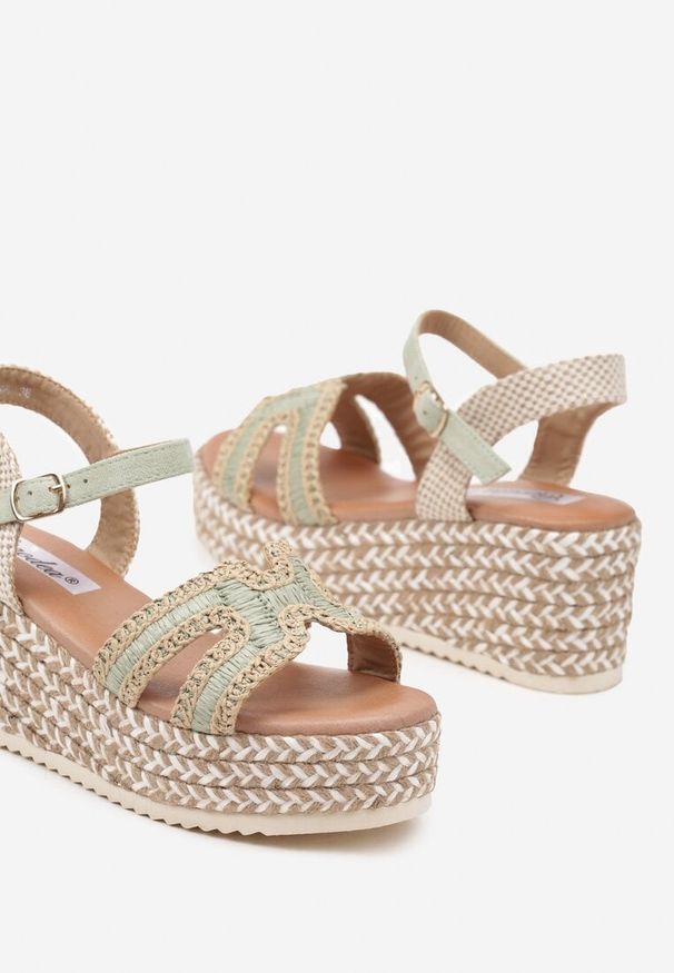 Renee - Zielone Sandały w Stylu Boho na Plecionym Koturnie Galtia. Okazja: na plażę, na spacer. Zapięcie: sprzączka. Kolor: zielony. Obcas: na koturnie. Styl: boho