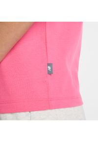 Koszulka damska New Balance WT51540DAB – różowa. Kolor: różowy. Materiał: bawełna, materiał. Wzór: napisy #3
