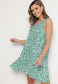 Born2be - Zielona Bawełniana Rozkloszowana Sukienka Ozdobiona Kwiatami i Guzikami Lisavella. Okazja: na spacer, na co dzień. Kolor: zielony. Materiał: bawełna. Wzór: kwiaty, aplikacja. Sezon: lato. Styl: elegancki, casual, klasyczny #1