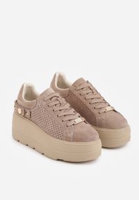 Renee - Ciemnobeżowe Perforowane Sneakersy ze Skóry Naturalnej na Platformie i Koturnie Risyla. Kolor: beżowy. Materiał: skóra. Obcas: na koturnie #6