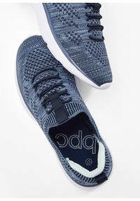 bonprix - Wygodne sneakersy wsuwane z miękkiego materiału. Zapięcie: bez zapięcia. Kolor: niebieski. Materiał: materiał #2