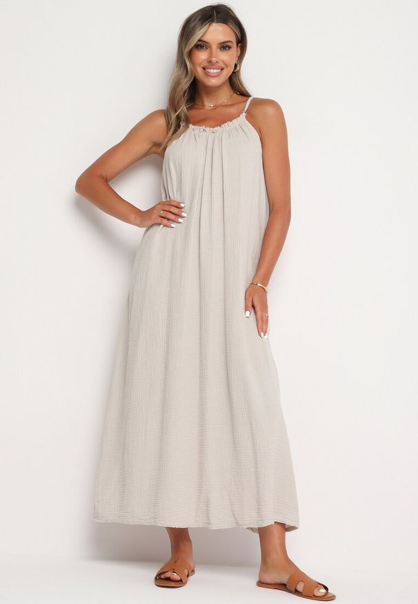 Born2be - Beżowa Muślinowa Bawełniana Sukienka na Cienkich Regulowanych Ramiączkach z Wiązaniem Natalbea. Okazja: na co dzień. Kolor: beżowy. Materiał: bawełna. Długość rękawa: na ramiączkach. Sezon: lato. Typ sukienki: proste. Styl: casual, boho, wizytowy