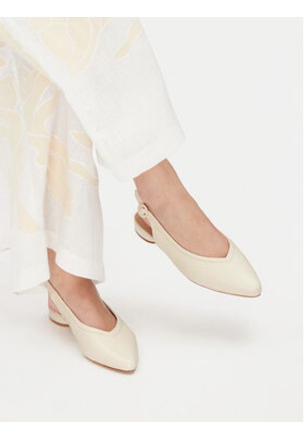 Lasocki Baleriny WYL4048-3Z Écru. Materiał: skóra