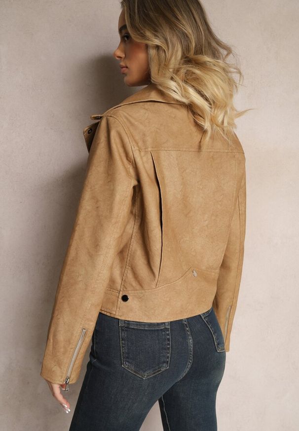 Renee - Beżowa Kurtka o Kroju Ramoneski z Paskiem ze Sprzączką i Kieszeniami Milvila. Okazja: na co dzień. Kolor: beżowy. Materiał: jeans. Styl: casual, elegancki, rockowy, klasyczny