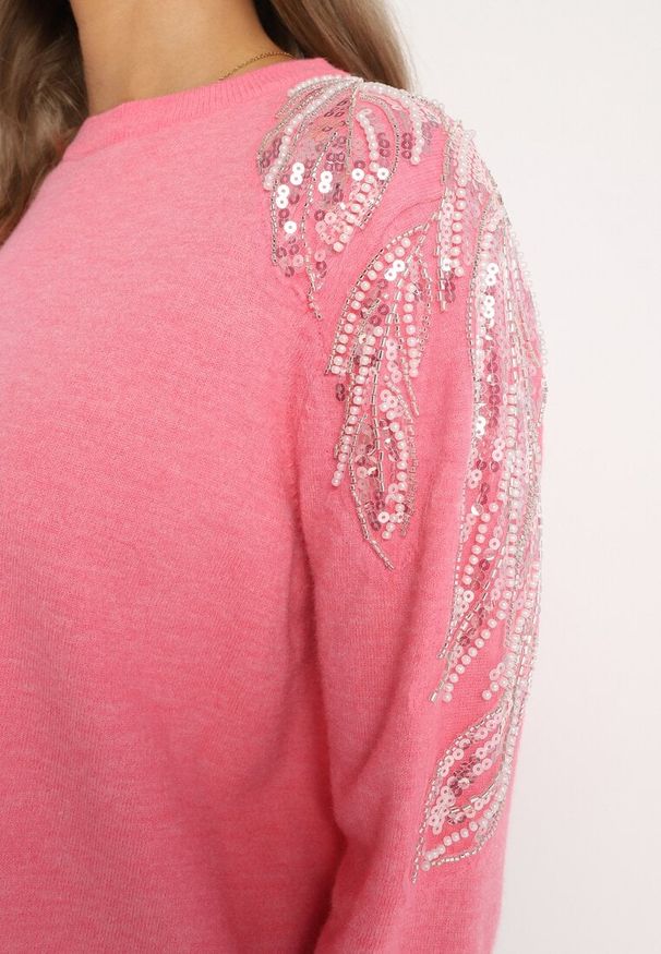Born2be - Różowy Sweter z Dodatkiem Modalu i Wiskozy z Perłami i Cekinami na Ramionach Ivenise. Okazja: na co dzień. Kolor: różowy. Materiał: wiskoza. Wzór: aplikacja. Styl: casual, klasyczny, elegancki