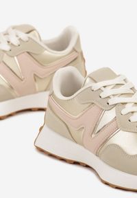 Born2be - Złote Sneakersy na Płaskiej Podeszwie z Geometryczną Wstawką Helidi. Nosek buta: okrągły. Zapięcie: sznurówki. Kolor: złoty. Wzór: geometria. Obcas: na płaskiej podeszwie. Wysokość obcasa: niski #4