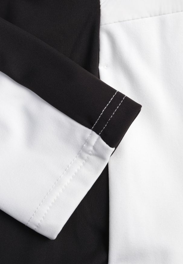 Born2be - Biała Pikowana Kurtka Przejściowa z Kapturem i Elastycznymi Rękawami Nikitha. Okazja: na co dzień. Typ kołnierza: kaptur. Kolor: biały. Materiał: jeans, nylon. Styl: elegancki, casual, klasyczny, sportowy