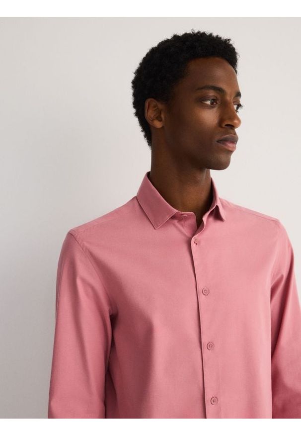 Reserved - Bawełniana koszula regular fit - brudny róż. Kolor: różowy. Materiał: bawełna
