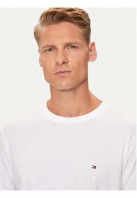 TOMMY HILFIGER - Tommy Hilfiger T-Shirt Essential MW0MW37267 Biały Regular Fit. Kolor: biały. Materiał: bawełna #3