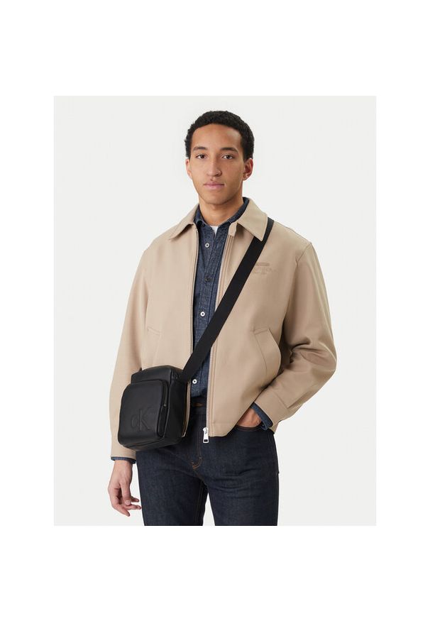 Saszetka Calvin Klein. Kolor: czarny