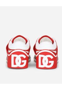 DOLCE & GABBANA - Czerwone sneakersy z transparentną podeszwą. Kolor: czerwony. Materiał: guma