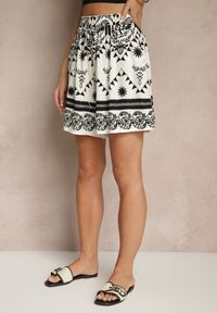 Renee - Czarne Szorty High Waist z Abstrakcyjnym Wzorem Filasena. Okazja: na co dzień. Stan: podwyższony. Kolor: czarny. Sezon: lato. Styl: casual #5