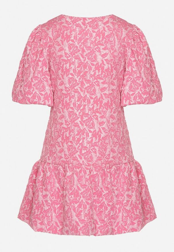 Born2be - Różowa Sukienka z Falbanką w Bombkę i Rękawami z Gumką Ninistea. Typ kołnierza: kołnierz z falbankami. Kolor: różowy. Długość rękawa: krótki rękaw. Sezon: lato. Typ sukienki: bombki. Styl: klasyczny, elegancki