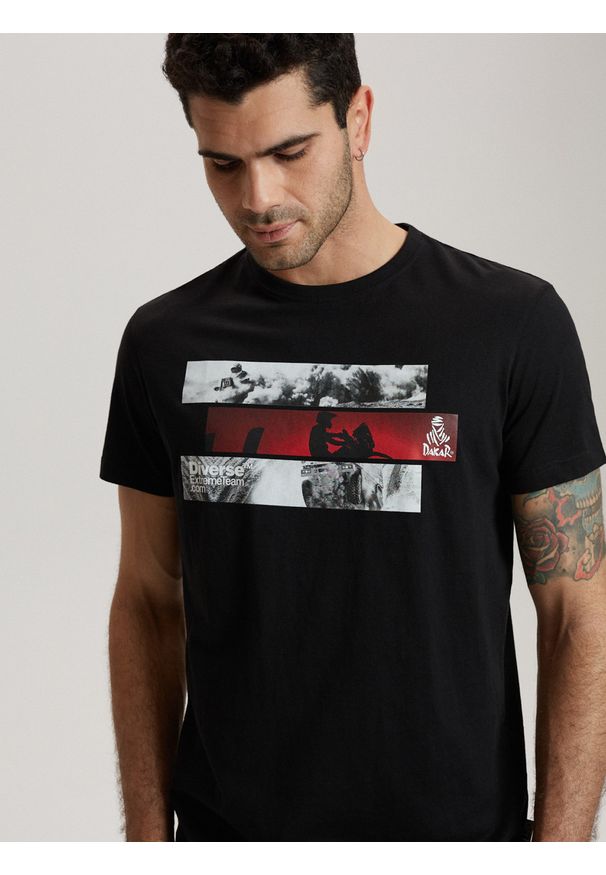 Diverse - T-shirt męski z nadrukiem DKR S 0223 S1823 - - Rozmiar: L. Kolor: czarny. Materiał: bawełna. Wzór: nadruk