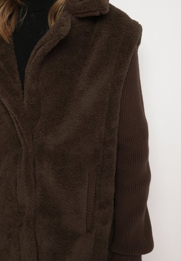 Born2be - Zielony Futrzany Płaszcz z Dzianinowymi Rękawami Ravienna. Okazja: na co dzień. Kolor: zielony. Materiał: dzianina, futro. Styl: casual, elegancki