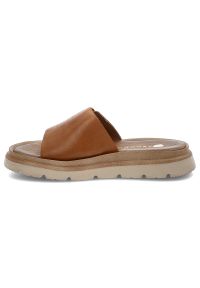 Brązowe Klapki Armodo Stylowe Obuwie Damskie Ze Skóry Naturalnej. Okazja: na co dzień. Kolor: brązowy. Materiał: skóra. Sezon: lato. Styl: elegancki #3