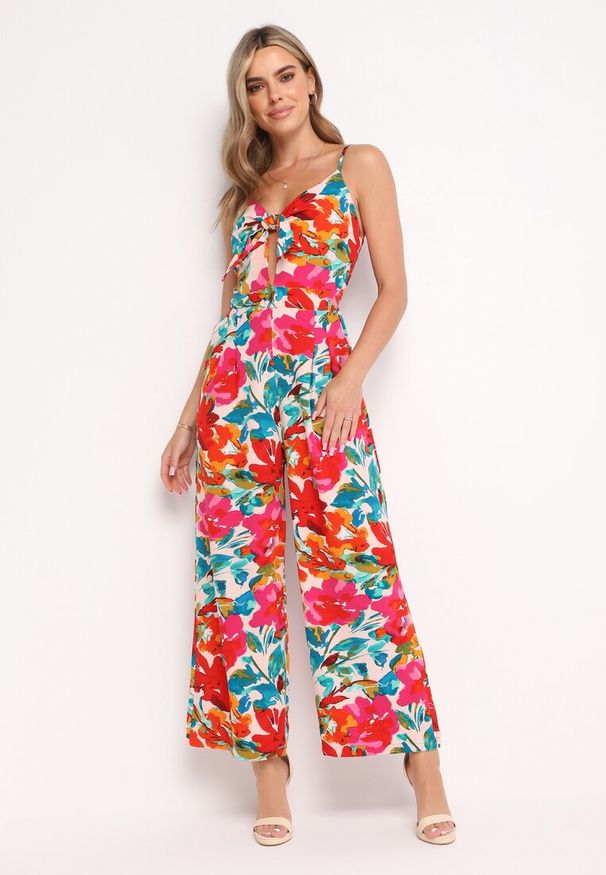 Born2be - Czerwony Letni Kombinezon w Kwiatowy Wzór Vekizo. Kolor: czerwony. Wzór: kwiaty. Sezon: lato. Styl: elegancki