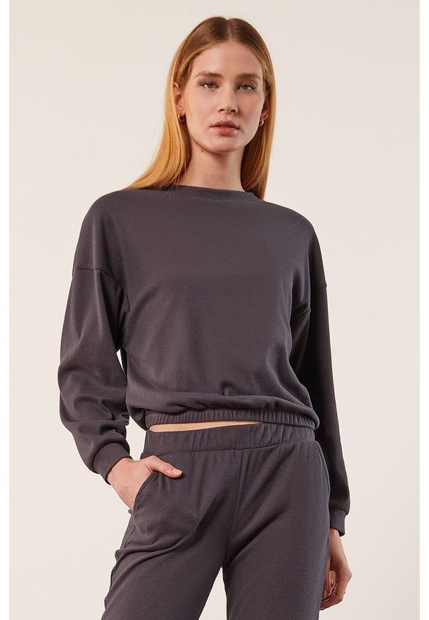 Etam longsleeve Maude damski kolor szary. Kolor: szary. Długość rękawa: długi rękaw. Wzór: nadruk