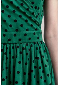 Marie Zélie - Sukienka Larissa ciemnozielona w kropki krótki rękaw. Typ kołnierza: dekolt kopertowy. Kolor: zielony. Materiał: bawełna, dzianina, materiał, elastan, skóra. Długość rękawa: krótki rękaw. Wzór: kropki. Typ sukienki: kopertowe #2