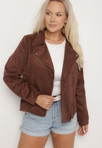 Born2be - Brązowa Kurtka Ramoneska z Imitacji Zamszu z Asymetrycznym Suwakiem Maisen. Kolekcja: plus size. Kolor: brązowy. Materiał: zamsz