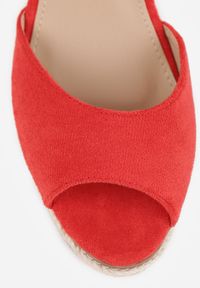 Renee - Czerwone Boho Sandały VICES na Koturnie Zdobionym Plecionką Hiseise. Okazja: na spacer. Kolor: czerwony. Wzór: aplikacja. Sezon: lato. Obcas: na koturnie. Styl: boho #5