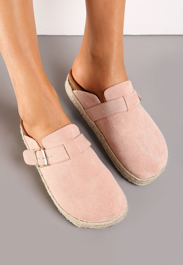 Renee - Różowe Klapki Mule z Szeroką Cholewką i Plecioną Podeszwą Ilinna. Kolor: różowy. Styl: boho