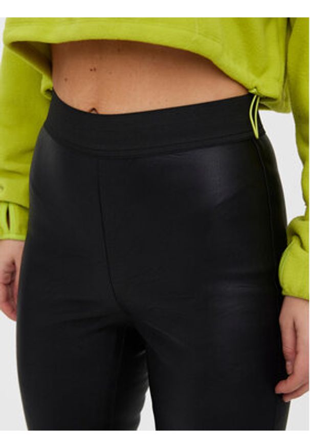Vero Moda Spodnie z imitacji skóry Storm 10270787 Czarny Slim Fit. Kolor: czarny. Materiał: skóra