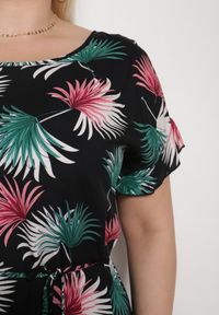 Born2be - Czarno-Zielona Bawełniana Sukienka z Florystycznym Motywem i Wiązaniem w Talii Rissani. Okazja: na randkę. Kolor: czarny. Materiał: bawełna. Sezon: lato #5