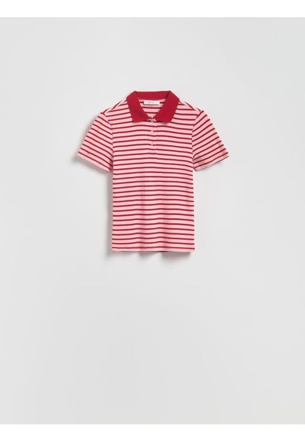 Reserved - T-shirt polo w paski - pastelowy róż. Typ kołnierza: polo. Kolor: różowy. Materiał: bawełna. Wzór: paski