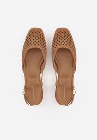 Renee - Brązowe Sandały Slingback z Kwadratowym Noskiem i Ażurową Cholewką Jurria. Okazja: na co dzień. Kolor: brązowy. Materiał: jeans. Szerokość cholewki: normalna. Wzór: ażurowy. Styl: casual #6