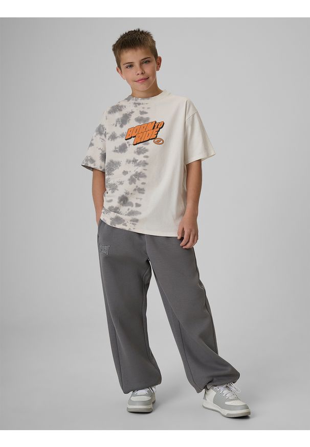 4f - 4F T-shirt loose z nadrukiem chłopięcy - szary 122/128 (6-8 lat). Okazja: na uczelnię, na co dzień, na spacer. Kolor: szary. Materiał: materiał, bawełna, dzianina. Wzór: nadruk. Sezon: lato. Styl: casual